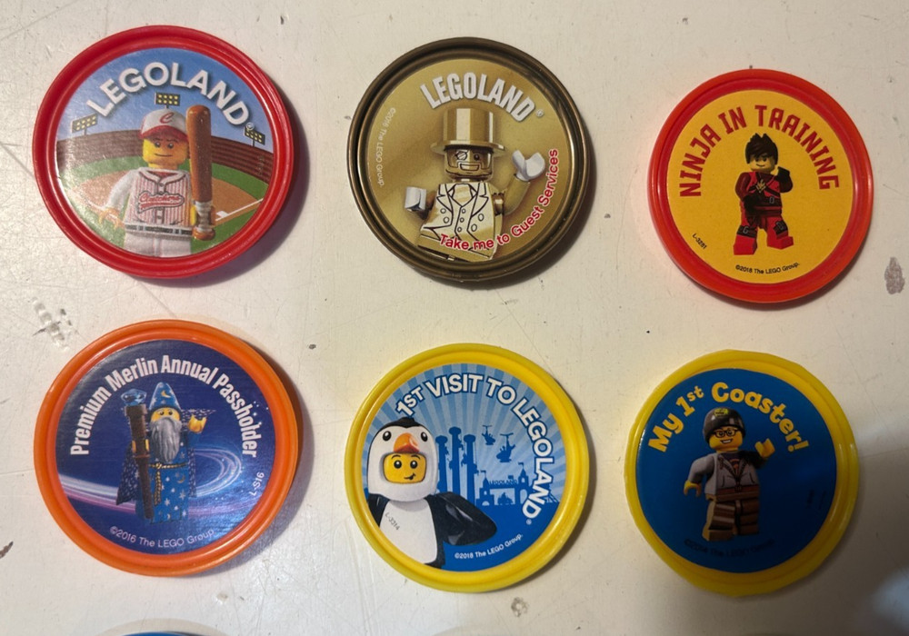 Legoland Pop Badges 12 Pop Badges - Mr. Gold 2016