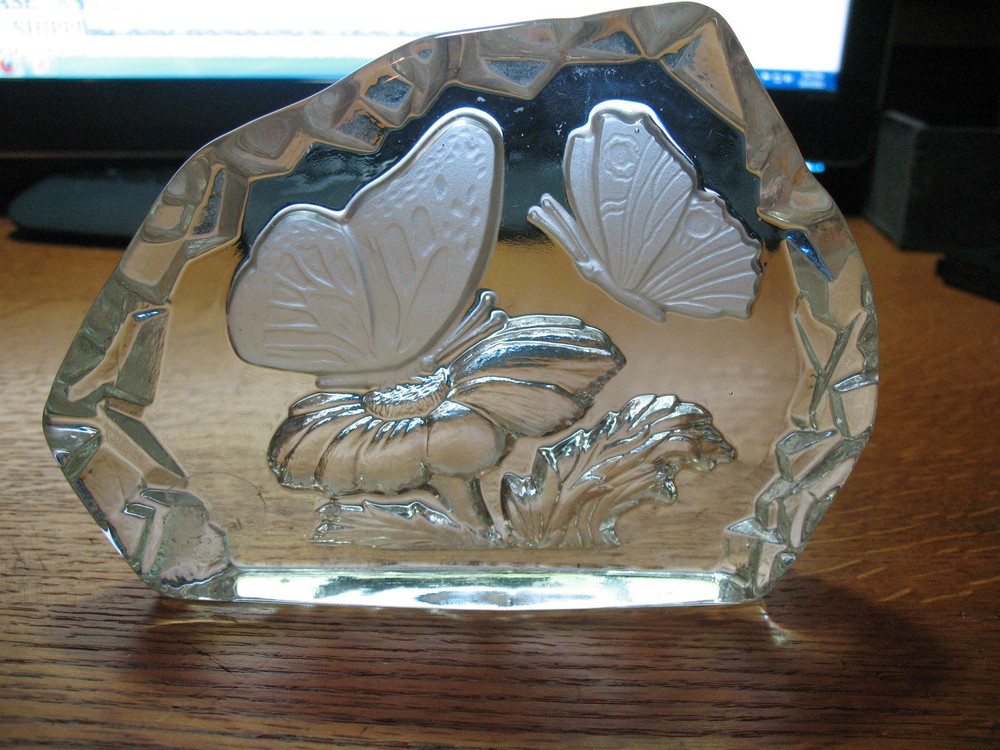 BUTTERFLIES  L.E. SMITH   CRYSTAL  PAPERWEIGHT