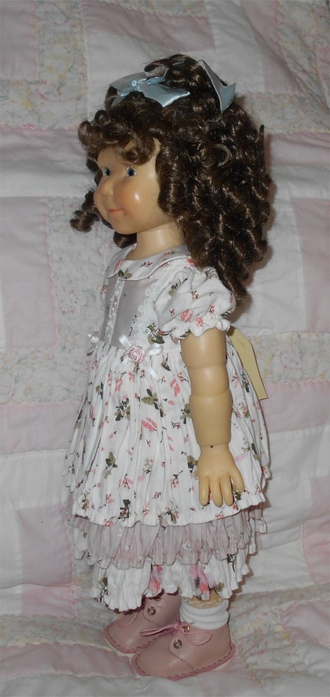 WEE 3 NORMA SIZE 12-13.5 LIGHT BROWN Full Head Short Ringlets & Curly Bangs NWT