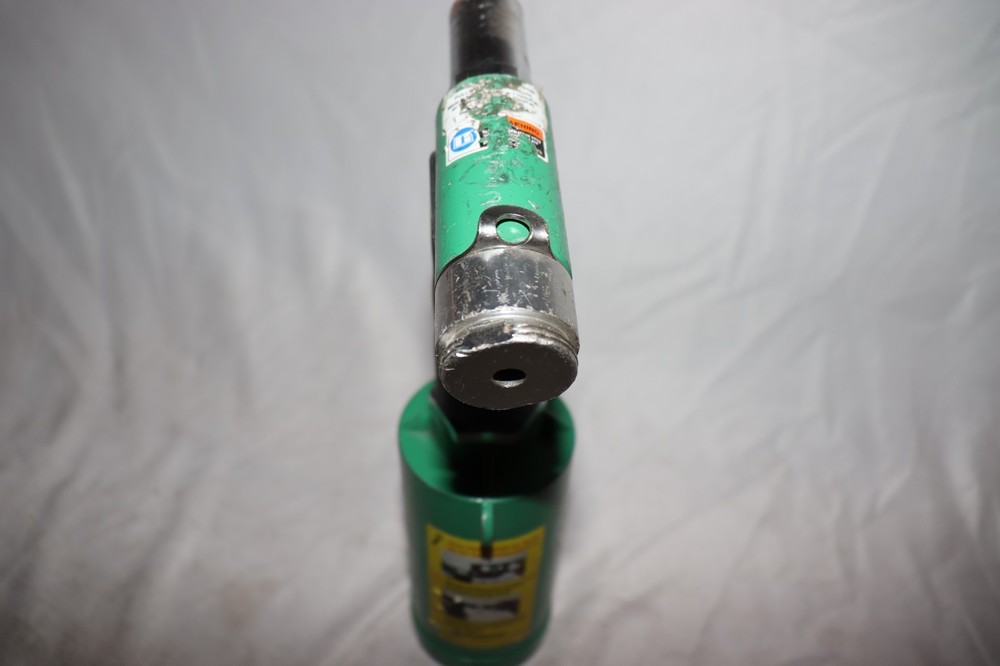 Speedaire 3CRH3 Pneumatic Rivet Tool 100 psi 1983 lb Pulling Force Blind Rivet