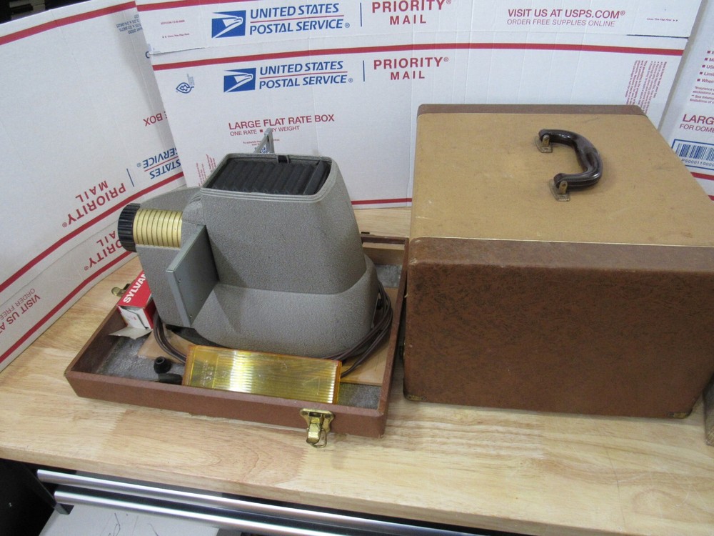 Vtg TDC Selectron Semimatic Streamliner 500 Slide Projector With Case [read]