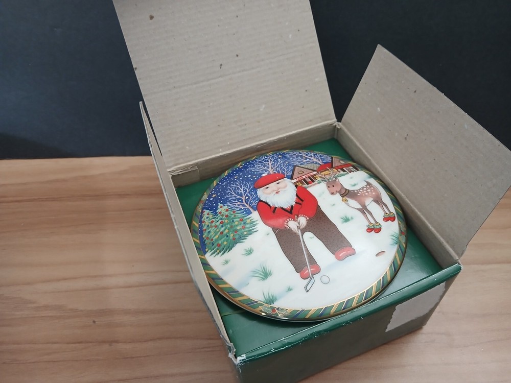 Mikasa Christams Santa's Putt Covered Box