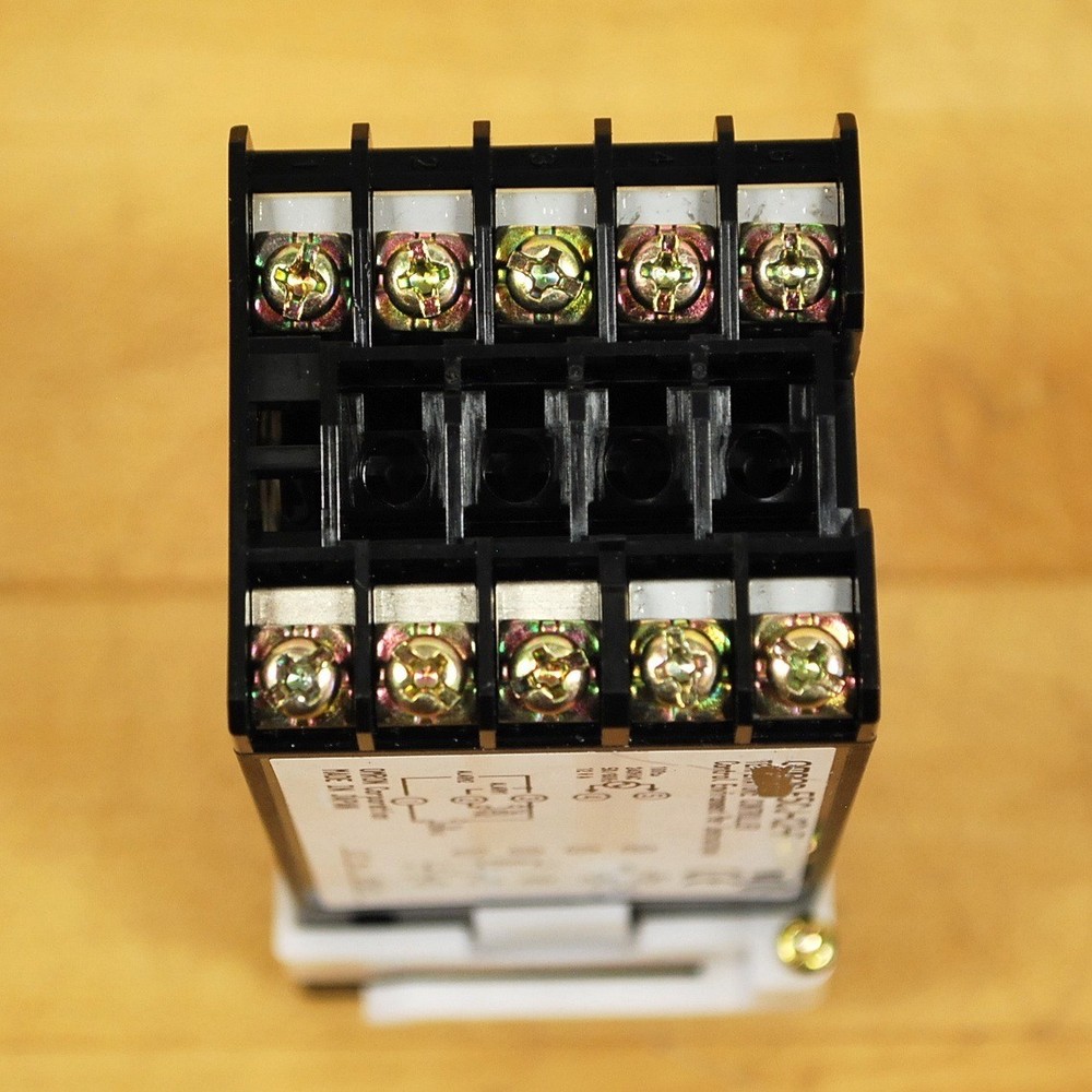 Omron E5CJ-C2-F Temperature Controller 100-240 VAC. - USED