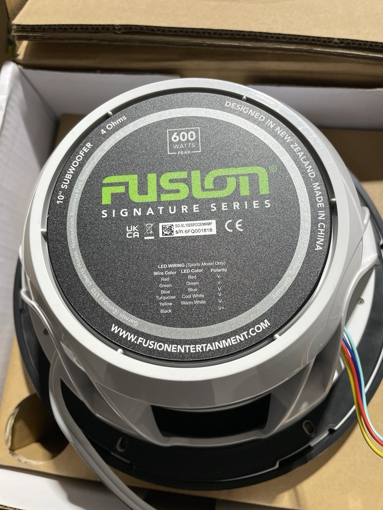 Fusion Sport Subwoofer 10" LED