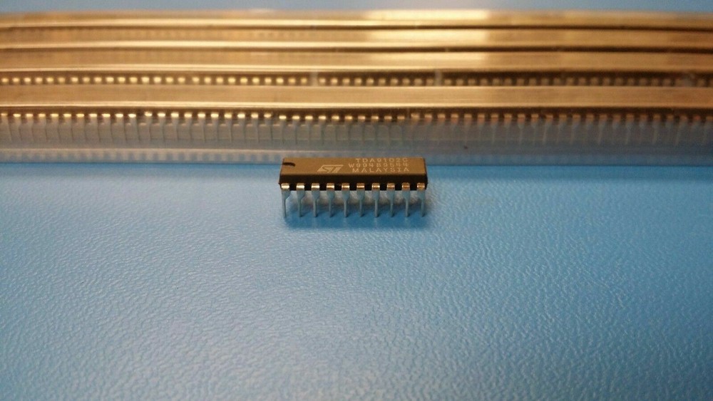 (2 PCS) TDA9102C ST MICRO HORIZ/VERT DEFLECTION IC, PDIP20