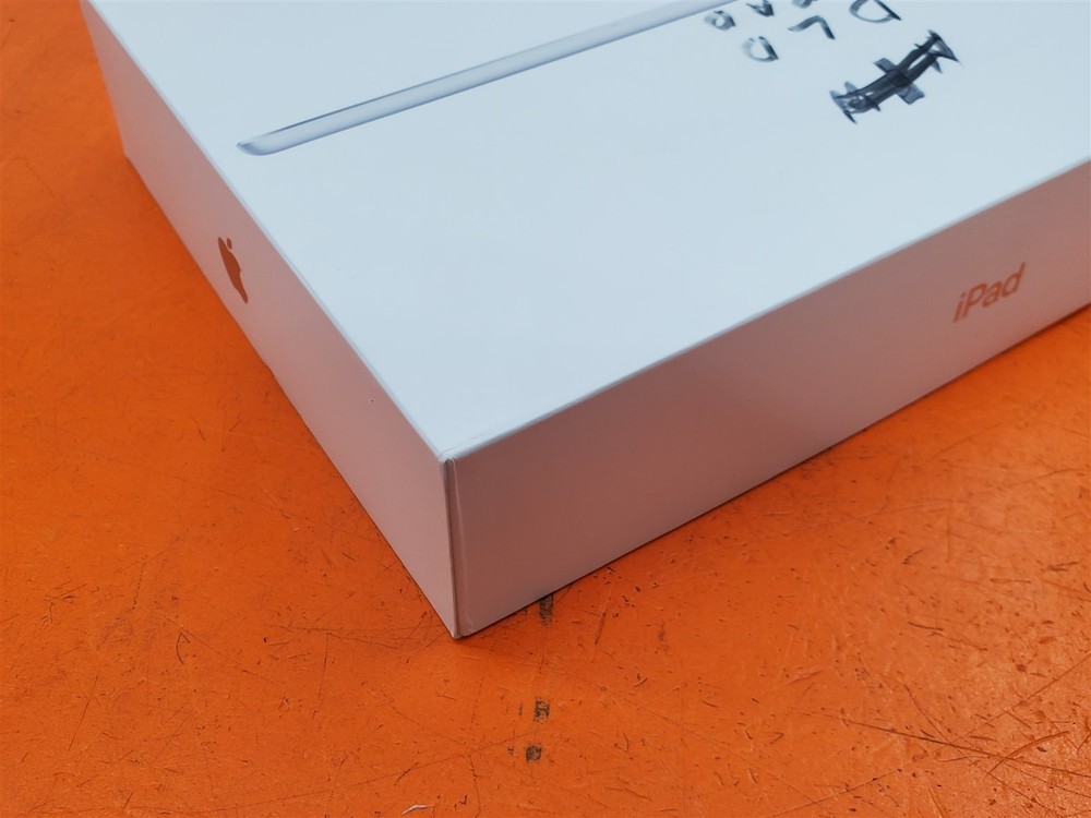 ⭐️⭐️⭐️⭐️⭐️ **EMPTY BOX** 64 GB iPad Air A2152