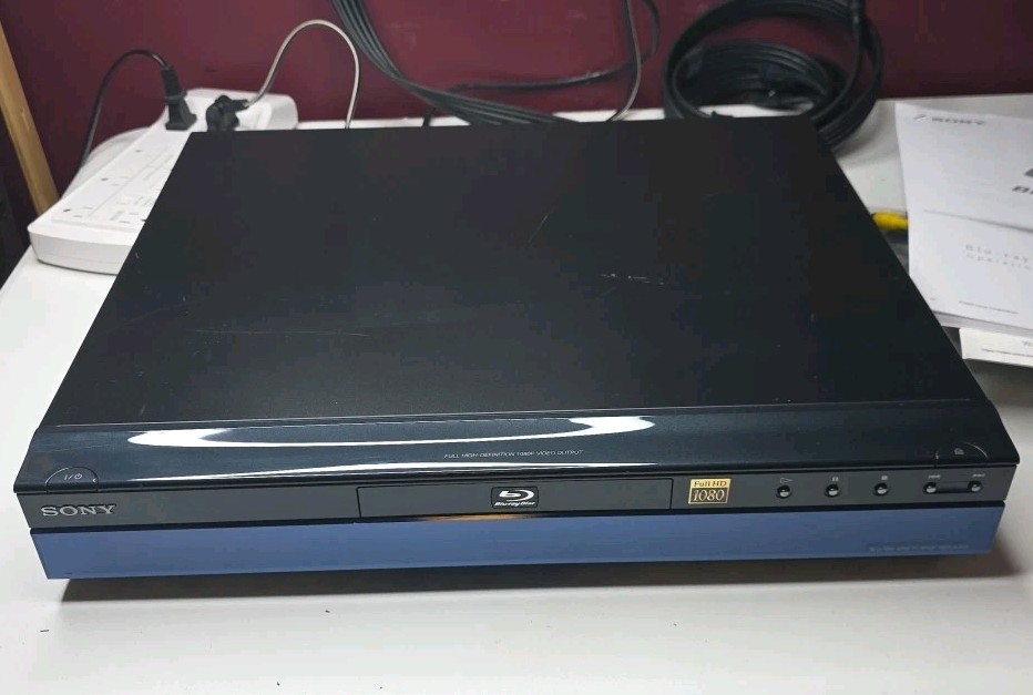 SONY BDP-S300 Blu-Ray Player W/Remote & Cables TESTED & WORKS - READ DESCRIPTION