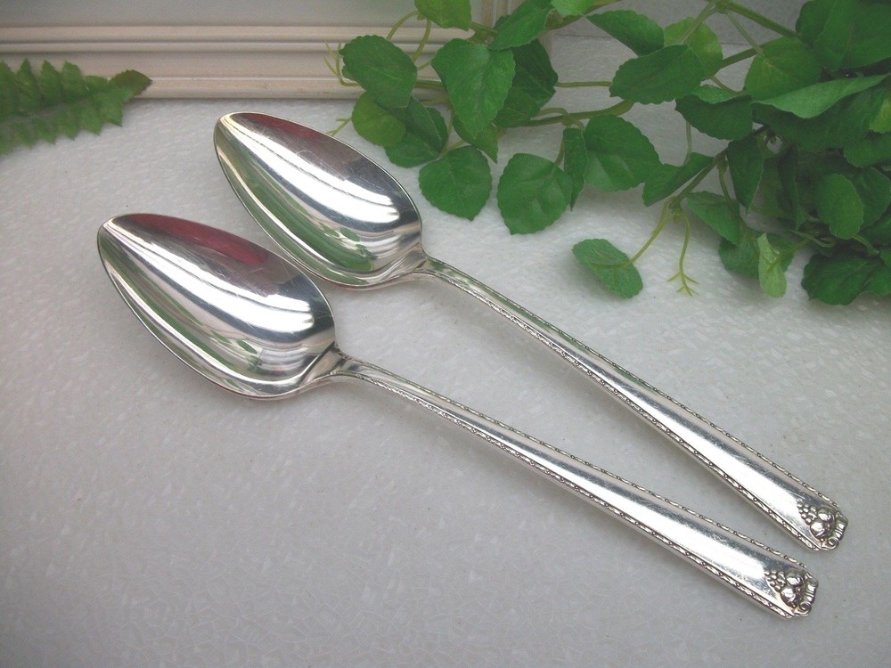 2 Oneida Prestige Plate BORDEAUX Silverplate Solid Serving Spoons 1945