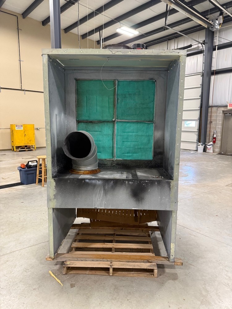 4ft spray booth, with overhead lights