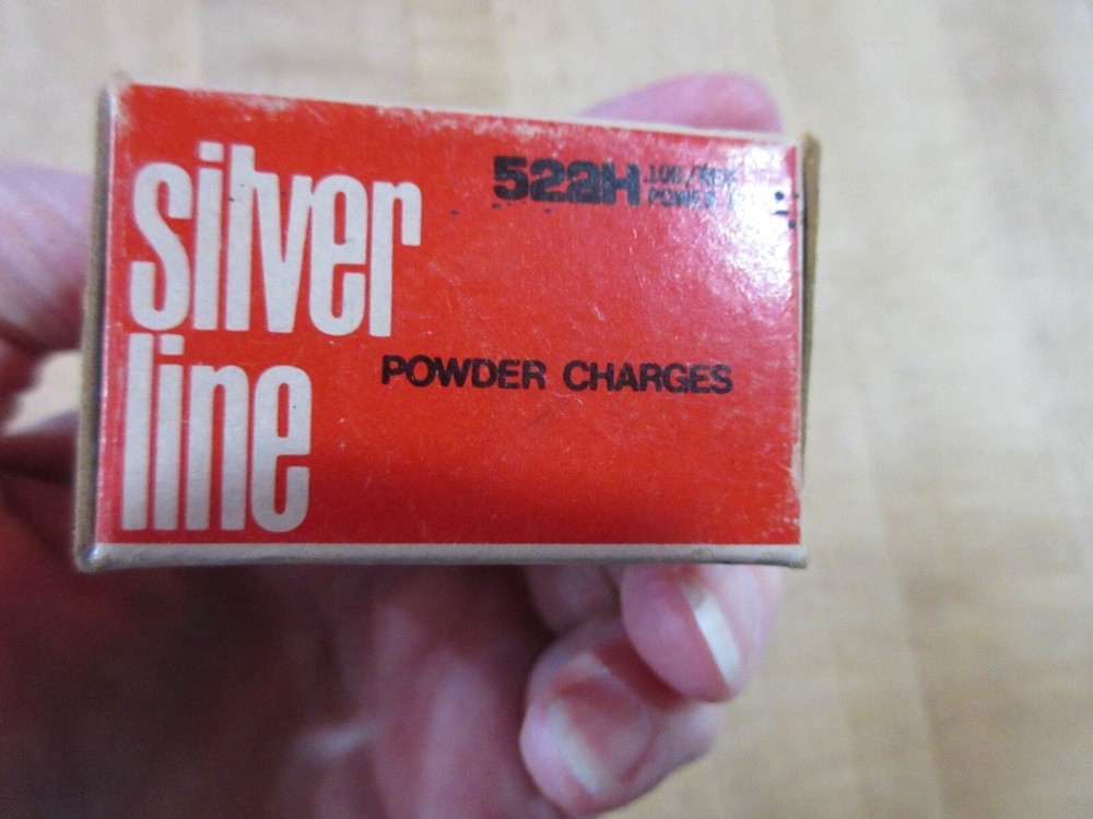 Empty Ammo Box 22 Caliber Silver Line 522H (w13)
