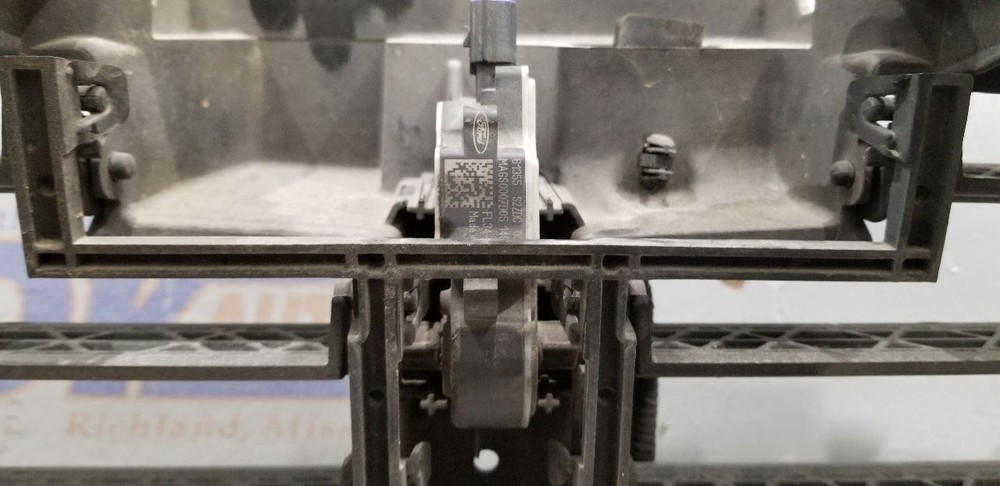 16 FORD F150 5.0L UPPER AIR SHUTTER ASSEMBLY