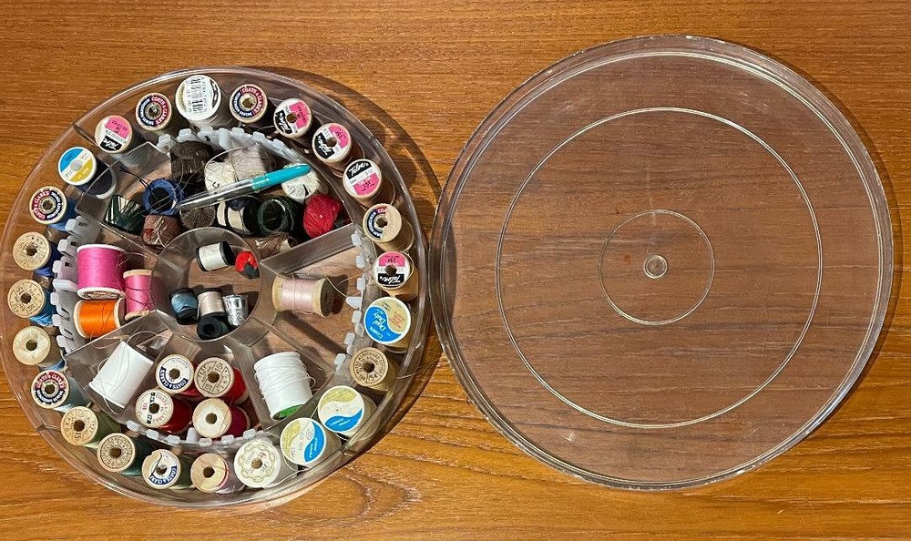 Vintge Kerk Guilde Sewing Spool Kit Thread Storage Organizer and Accessories
