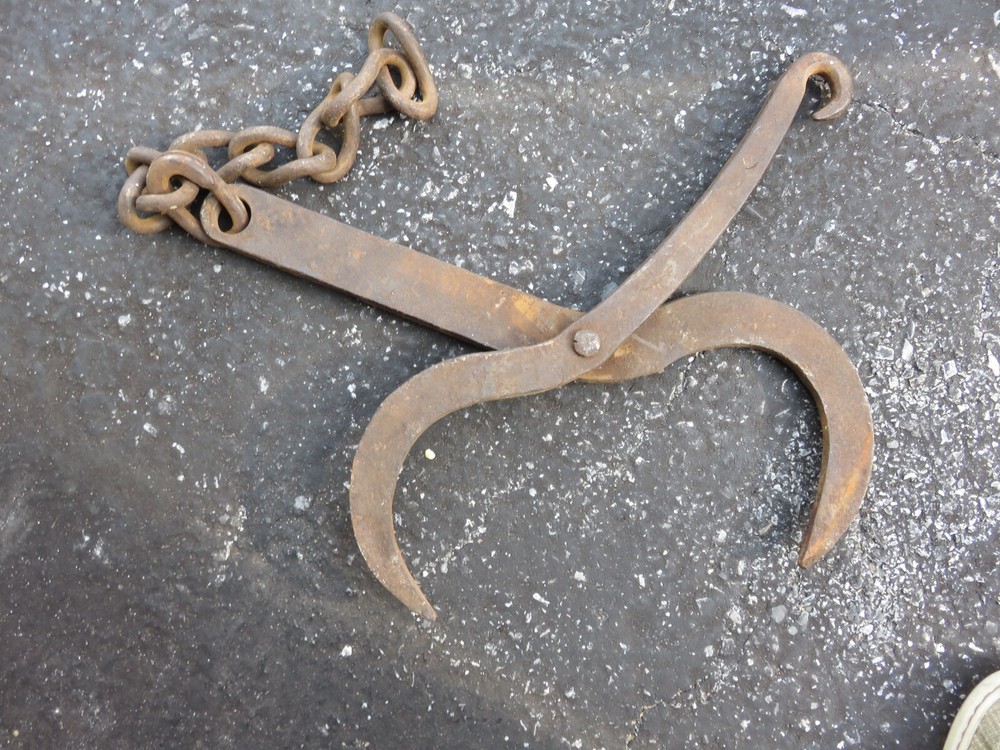 VTG Cast Iron Barn Hook Hanger w/Chain- Pallet Puller- Log Drag Primitive LOOK
