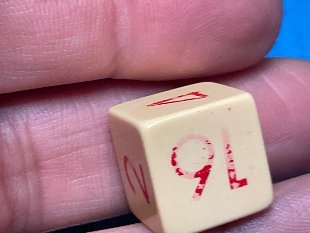 BAKELITE BACKGAMMON CUBE————B-4
