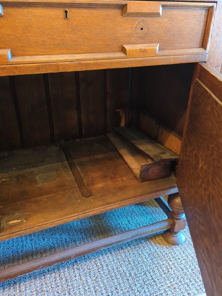 Sideboard Buffet Vintage With Mirror. Very Nice.