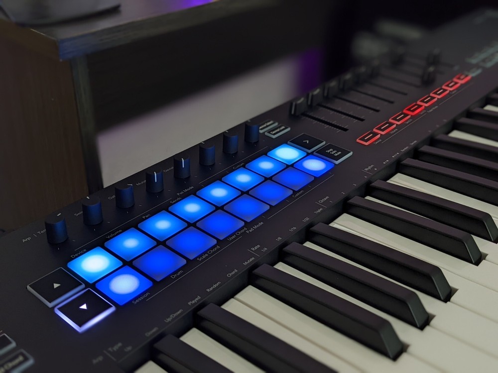 Novation Launchkey 49 MK3 USB MIDI Keyboard Controller - NO Software