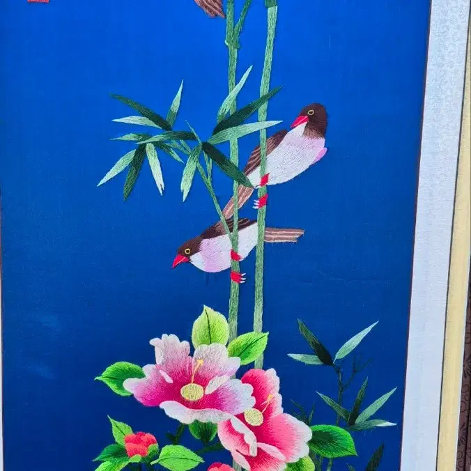 Embroidery Fan Screen - Handcrafted Artistic Work