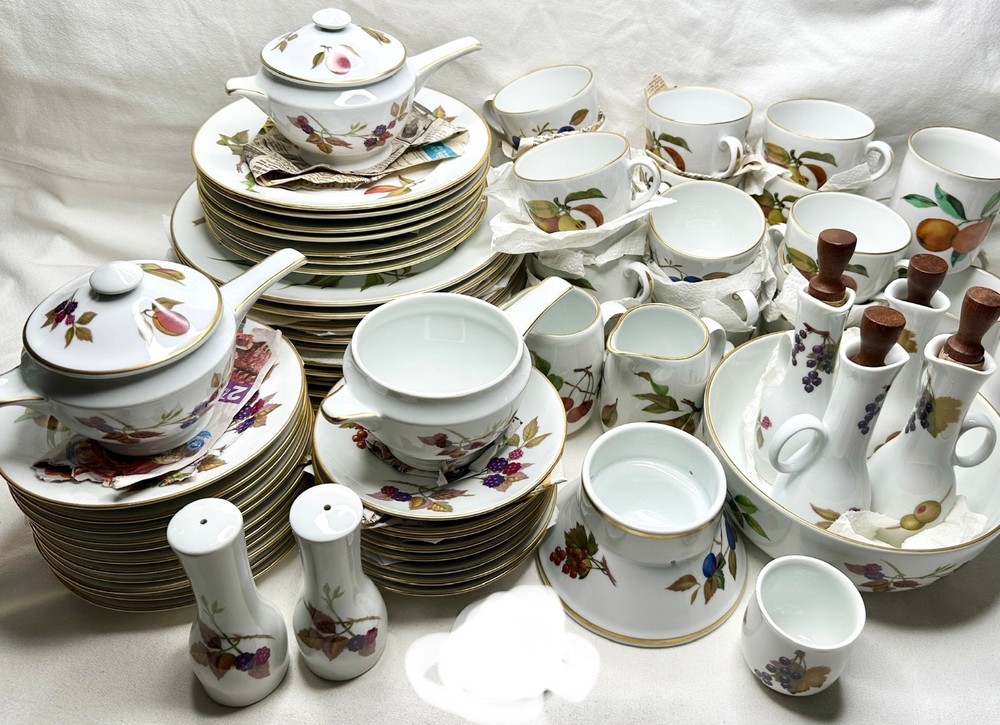 1961 Royal Worcester Evesham Gold Collection (20 Options)