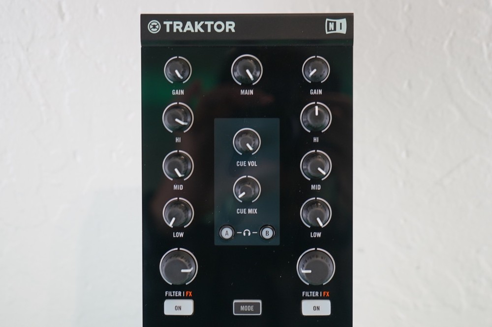 Native Instruments Traktor Kontrol Z1 DJ Mix Controller