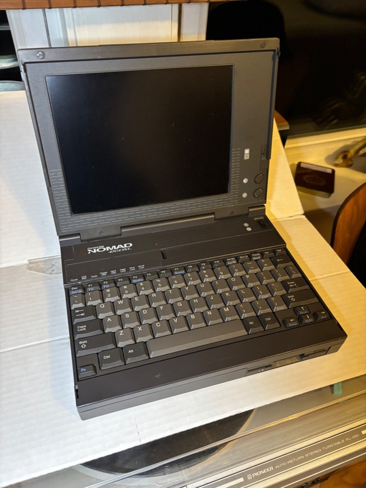 VINTAGE Gateway 2000 Nomad 450DXL Intel Laptop Computer 1993 UNTESTED