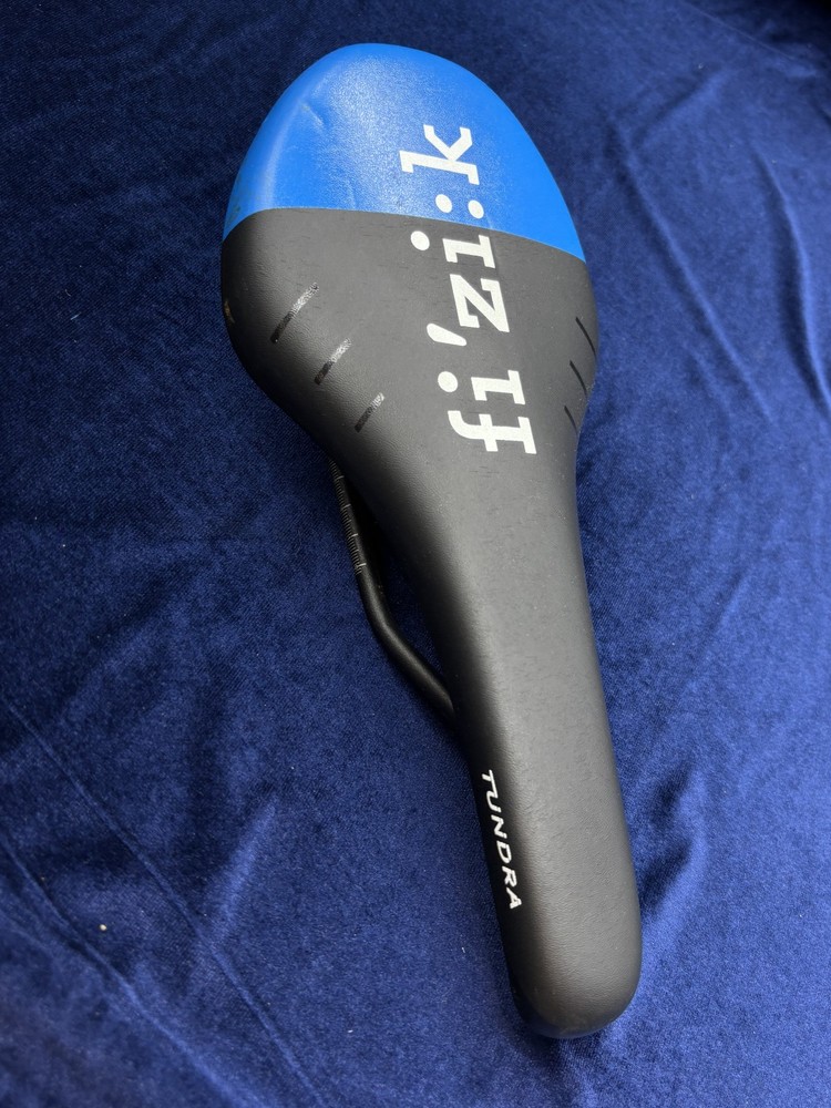 Physics Tundra M7 bicycle saddle