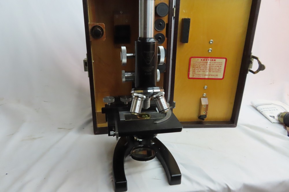 BAUSCH & LOMB Student MICROSCOPE WK9436 w/Case Extra Eyepices