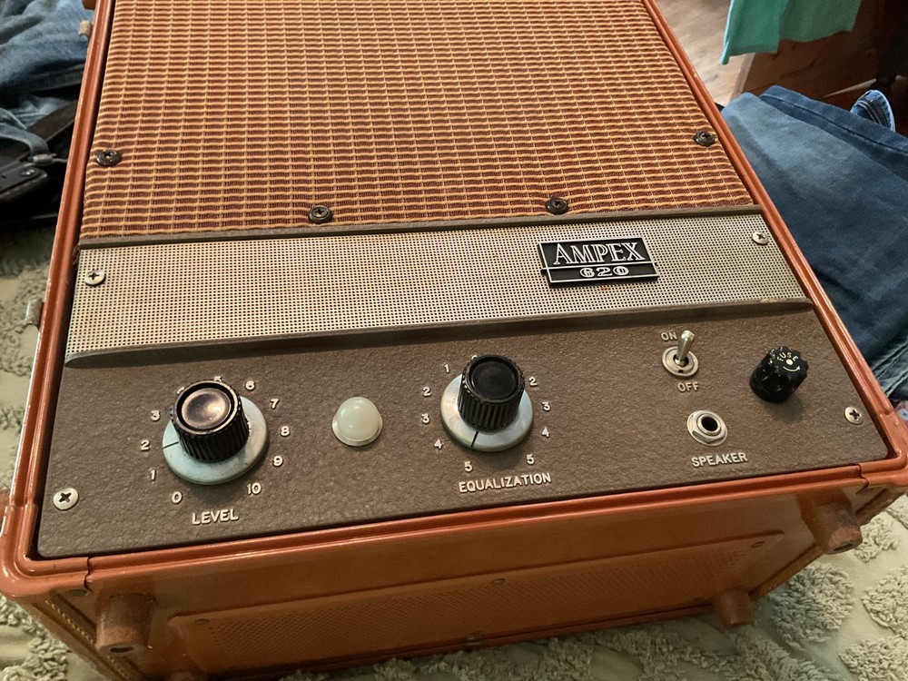 Vtg AMPEX 620 Amplifier Speaker in Case powers up not fully tested