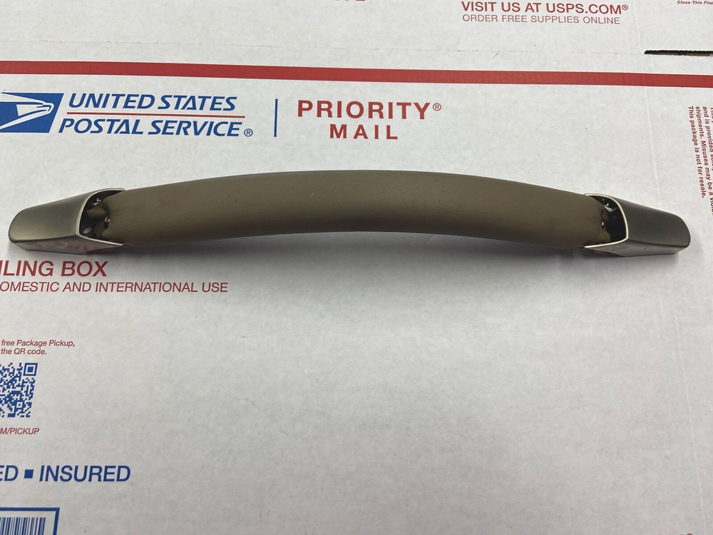 03-11 Lincoln Town Car Designer Door Panel Pull Strap Handle Beige