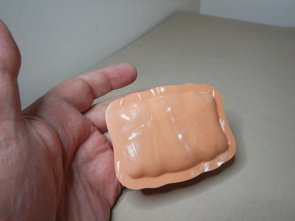 ANTIQUE JAPANESE EARLY PLASTIC SMALL LIDDED TRINKET DRESSING TABLE STUD BOX CASE