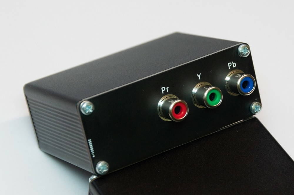 YPbPr to VGA RGB transcoder/converter