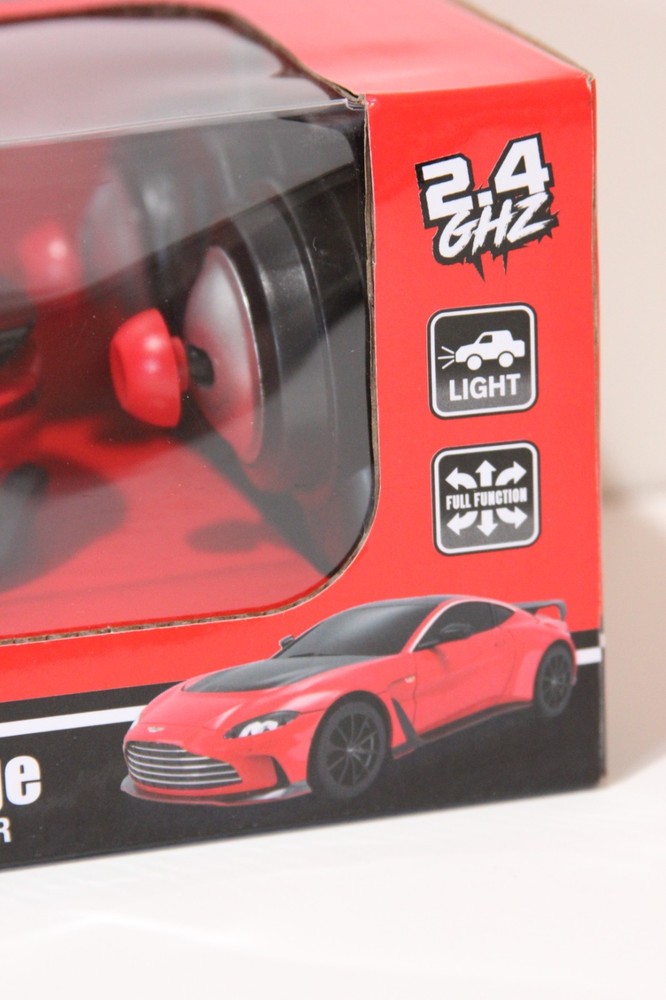 ASTON MARTIN V12 Vantage 1:24 Scale Full Function Radio Control Car; Licensed