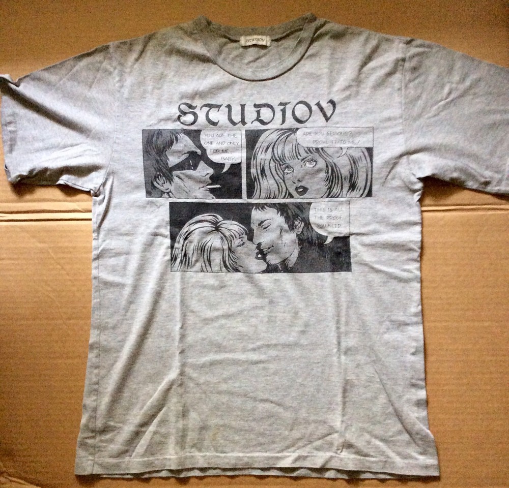 GRAY STUDIOV "ROMANCE COMIC" T-SHIRT