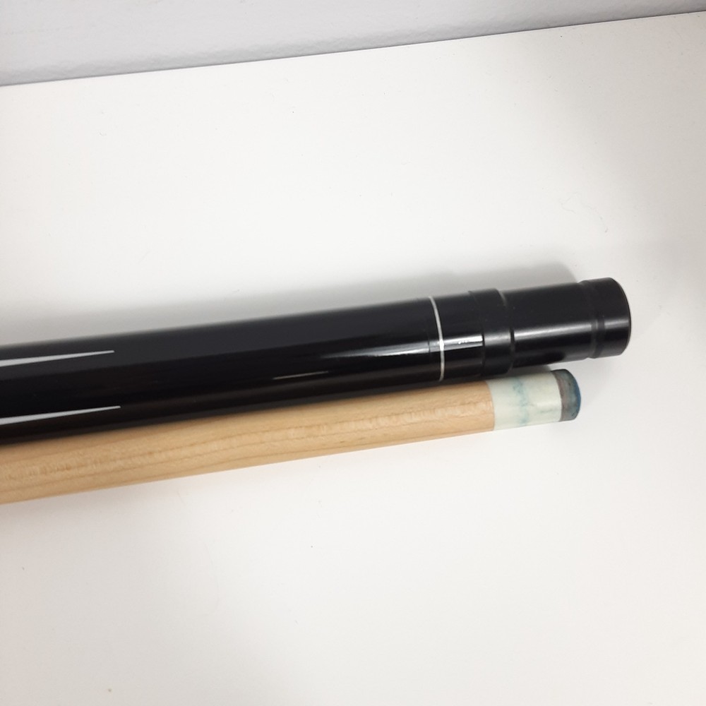 Tai ba Pool Cue Stick with Case 19.5 oz Joint Protector EUC