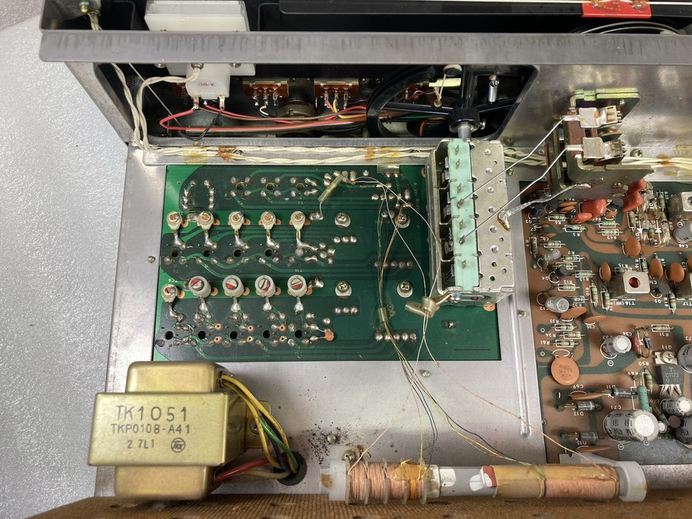 Realistic DX-160 Solid State Communications Receiver Powers On. READ