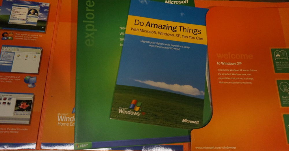 Microsoft Windows XP Home Edition 2002 With Product Key - Clean Disc