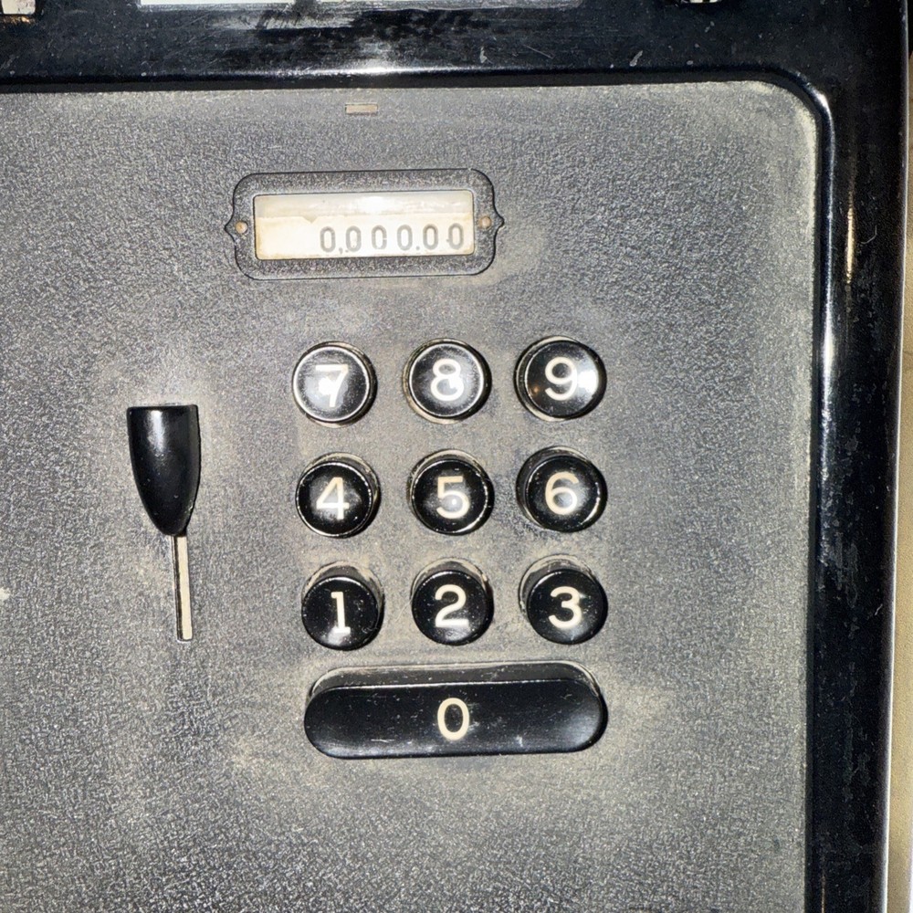 Vintage Victor Adding Or Calculator Machine With 10 Keys