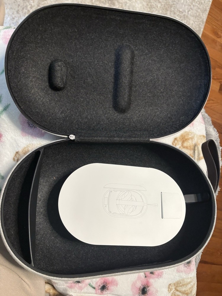 Oculus Quest 2 Carrying Case Light Grey