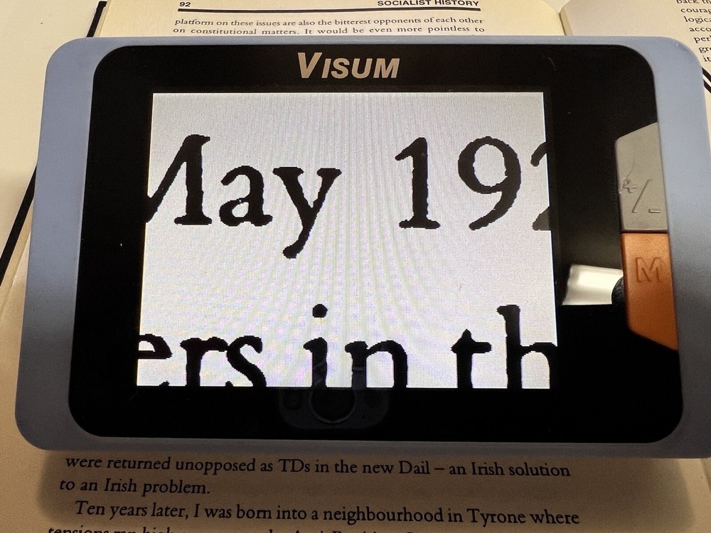 Visum Reader, Electronic Magnifier With Charging Cable