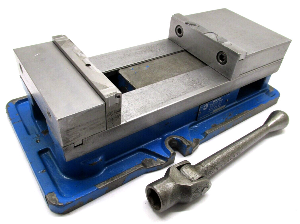 KURT ANGLOCK 6" MILLING MACHINE VISE w/ JAWS & HANDLE - #D675