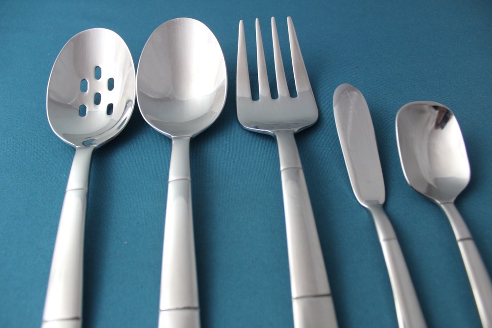 Oneida ECHO Serving (5pc Set) Tablespoon Fork Pierced Butter 18/10 Vietnam