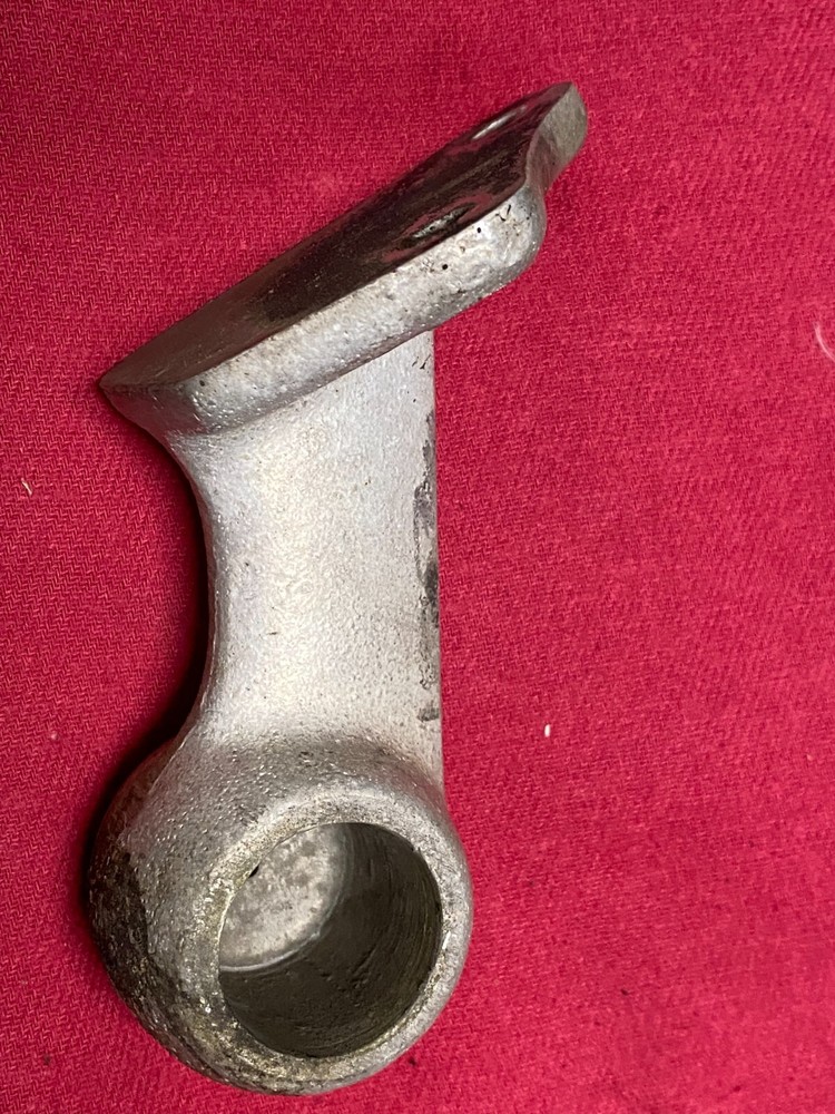 KENWORTH LOWER CAB ACCESS, GRAB HANDLE: BRACKET, MOUNT, SUPPORT K275-5472R