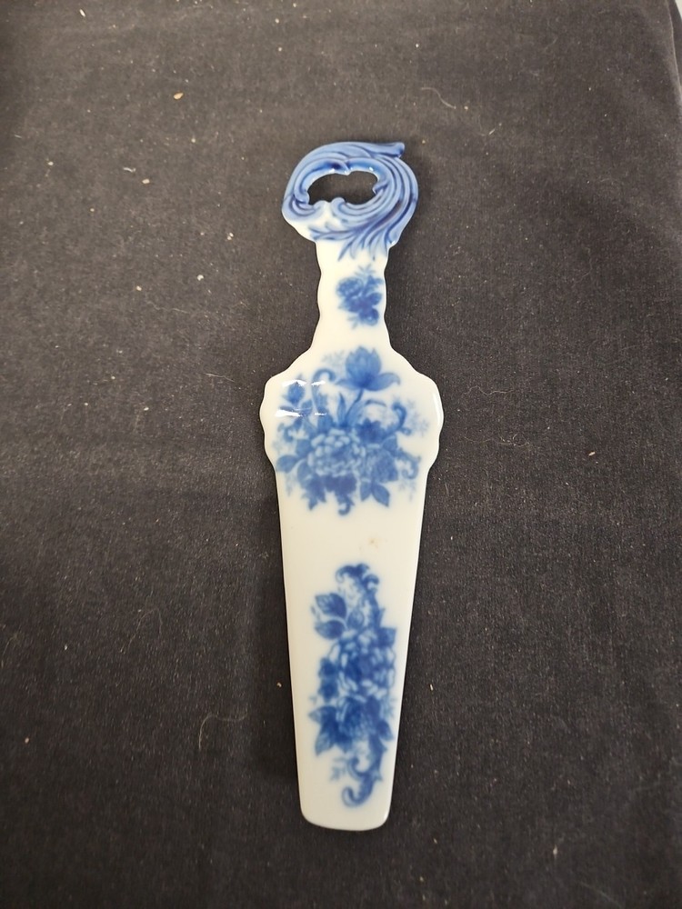 Vintage Blue And White Flower Cake Server