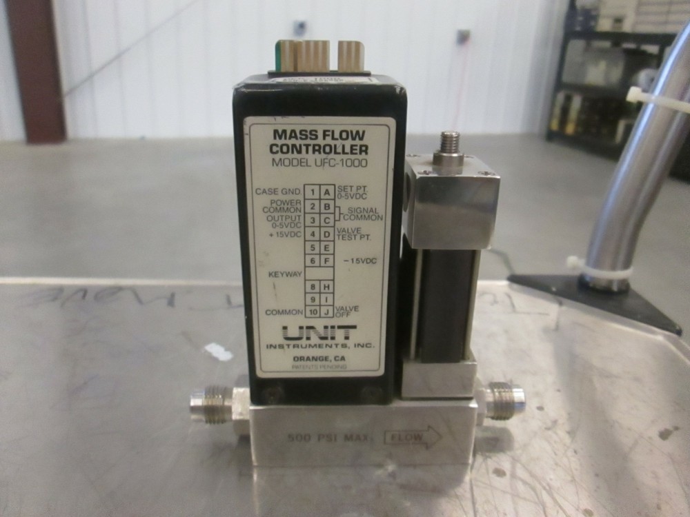 Unit UFC-1000 Mass Flow Controller MFC, SiH4 200 SCCM, Used