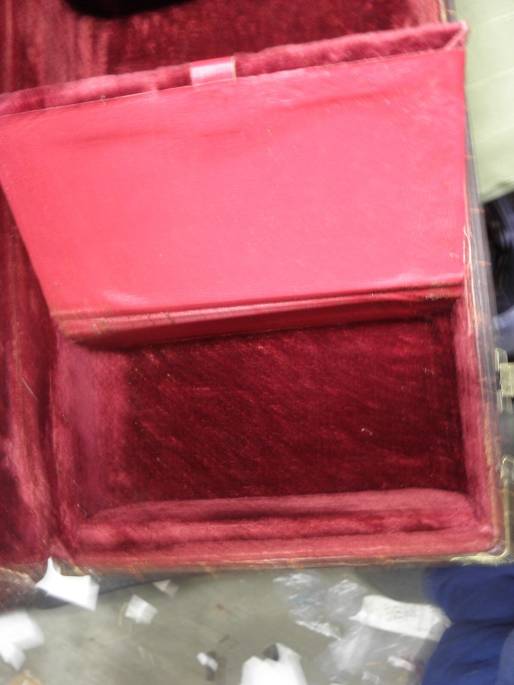 ALLIGATOR STYLE BROWN VIOLIN CASE