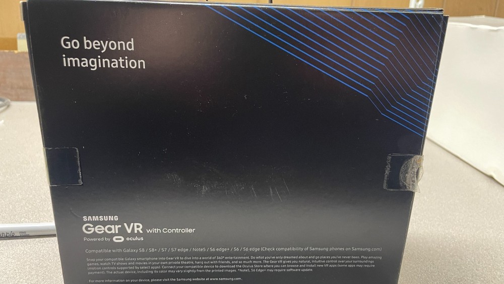 Samsung Gear VR with Controller Powered by Occulus