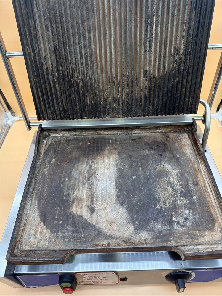 Used 14" x 14" Globe Commercial Panini Press, Good Condition !