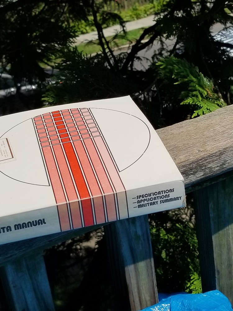 VINTAGE ELECTRONICS BOOK SIGNETICS ANALOG DATA MANUAL 1977