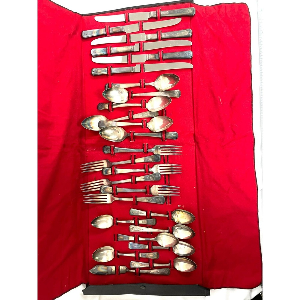 1935 Wm Rogers IS, 26 Piece Silverplate Starlight Pattern Star Eagle Cloth, Case