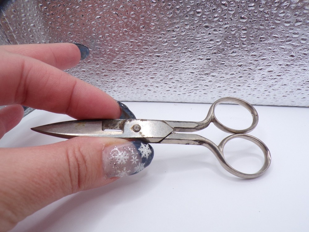 VTG Mini Button Hole Scissors Larkin