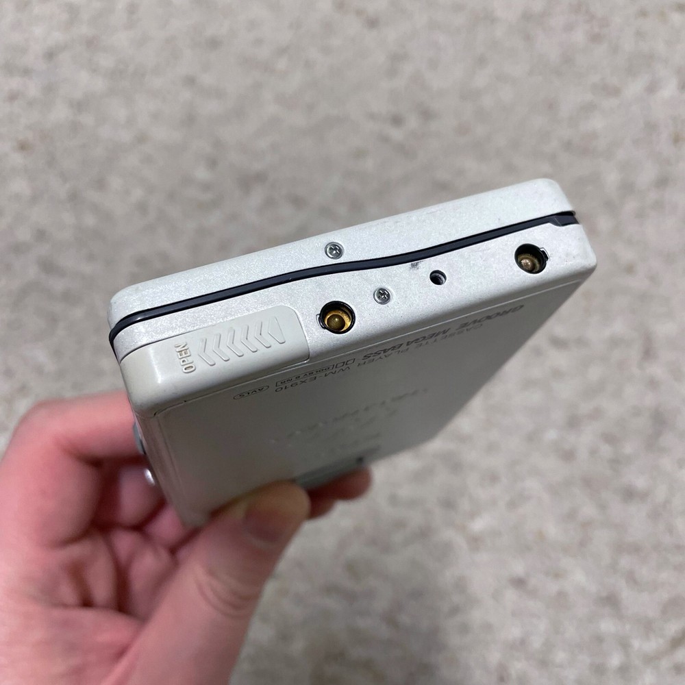 Sony EX910 Walkman Cassette Player, EX Rare White ! Tested Working !